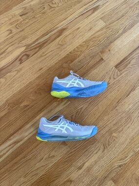 Asics tennis shoes size 8.5